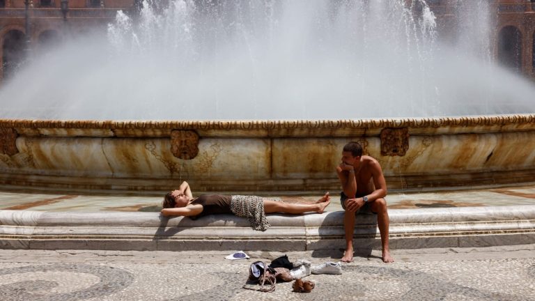 European Heat Wave Kills Hundreds, Threatens Tourism Revival