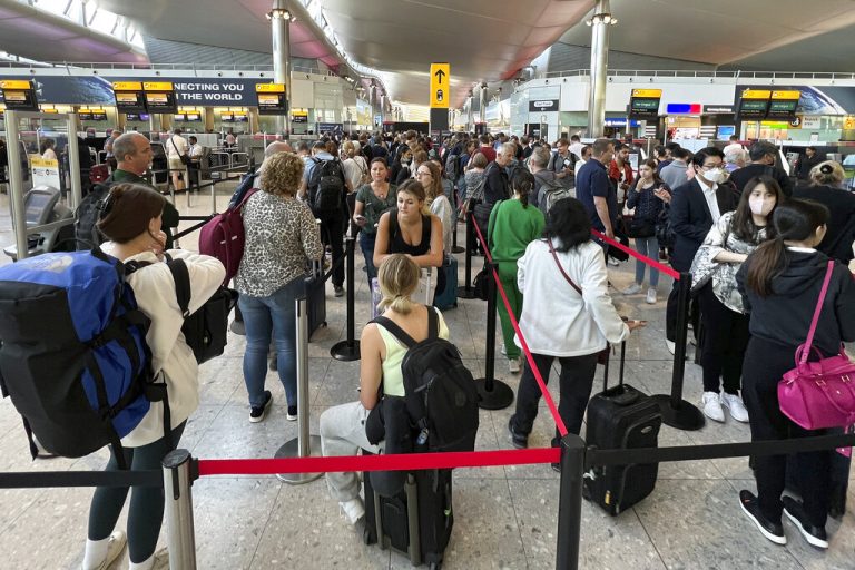 Experts deliver travel tips amid airport chaos, high gas prices