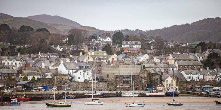 Study recommends additional training to address tourism skills gap in Wales