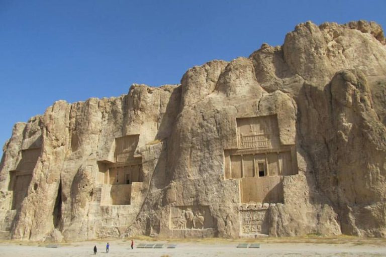 The splendid Naqsh-e Rostam pushes to develop tourism infrastructure