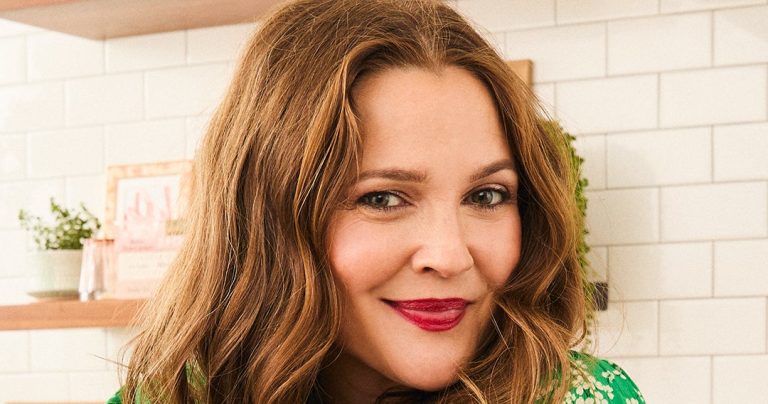Drew Barrymore’s Holiday Travel Tips Are All Eco- and TSA-Friendly