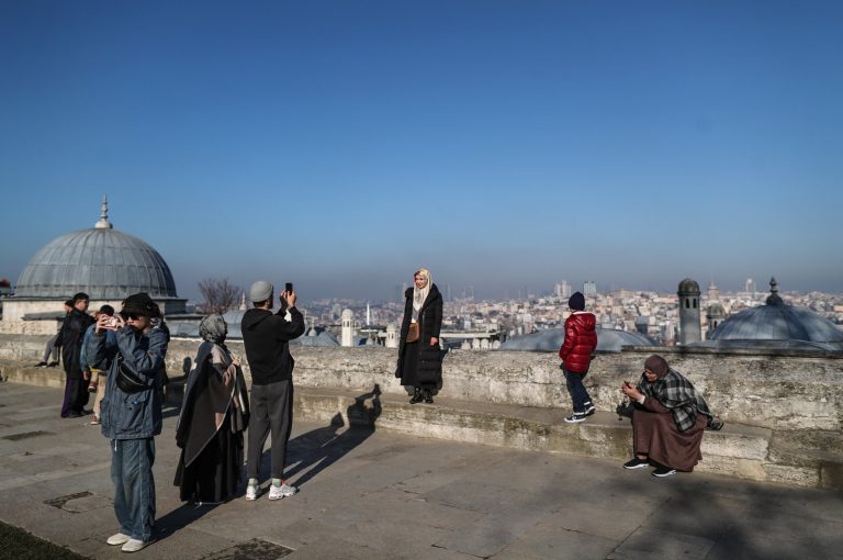 Türkiye raises bets as foreign arrivals near record, tourism revenues boom