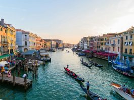 Venice's daytripper fee returns this week, rising to €10 for last-minute bookings