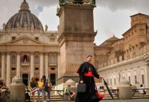 Where to see the white smoke: What to know about visiting Rome for the conclave