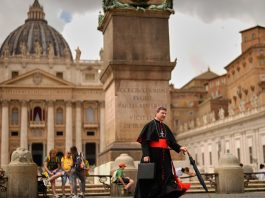 Where to see the white smoke: What to know about visiting Rome for the conclave