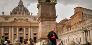 Where to see the white smoke: What to know about visiting Rome for the conclave