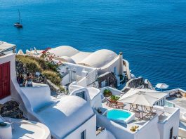 Worried about earthquakes? What to know about cancelling holidays, according to insurance experts