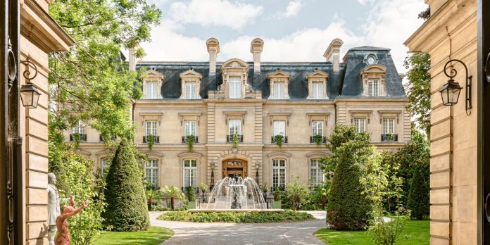 21 Best Boutique + Luxury Hotels in Paris to Book