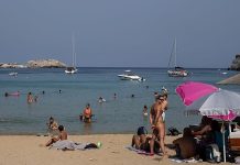 Foreign visitors drive gains in Greek tourism in July